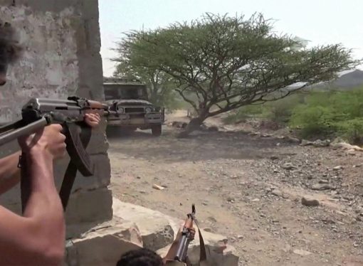 مسؤول يمني: إيران تدير معارك الحوثيين.. والقوات اليمنية تستعيد زمام المبادرة