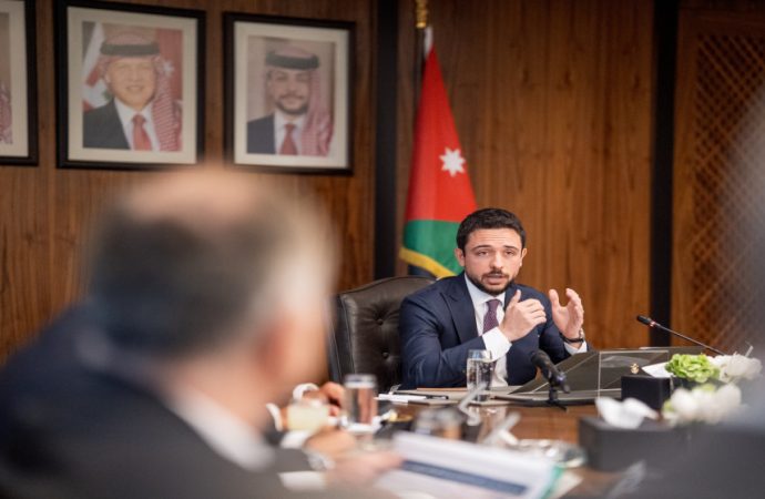 نائب الملك يؤكد ضرورة وضع مصلحة المواطن في مقدمة الأولويات
