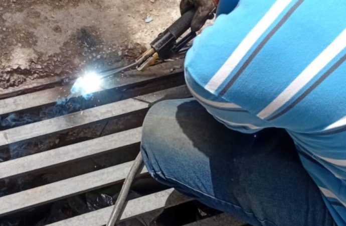 مياهنا: سرقة أغطية مناهل الصرف الصحي مستمرة والمناطق البعيدة الأكثر عرضة للاعتداءات
