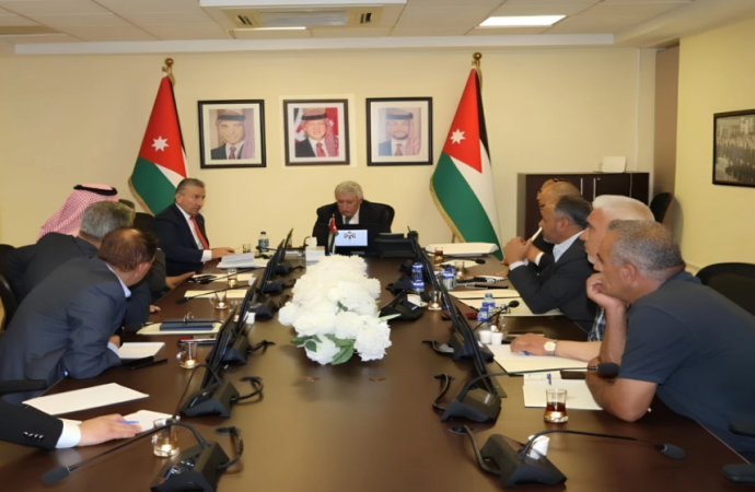 القطامين: تحديث قطاع الشاحنات لا يعني الاستغناء عنه