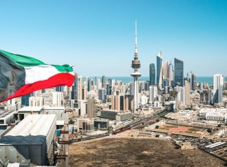 الدفاعات الجوية الكويتية تتصدى لهجمات صاروخية ومسيّرات إيرانية