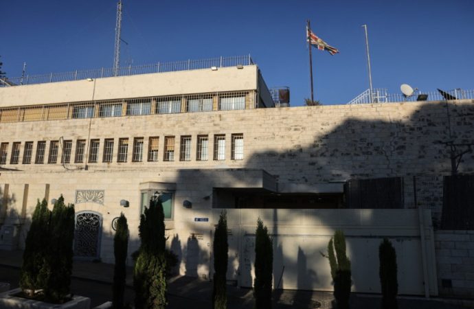 إسرائيل تغلق القنصلية البريطانية في القدس ردا على العقوبات على المستوطنات