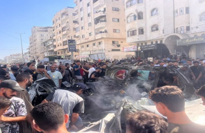شهيدان ومصابون في قصف الاحتلال مركبة بحي تل الهوا جنوب مدينة غزة