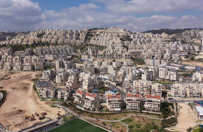 مقتل مستوطن متأثرا بإصابته في عملية إطلاق نار قرب مستوطنة نيفي تسوف