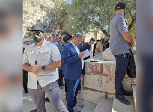 المتطرف بن غفير يقتحم المسجد الأقصى بحماية قوات الاحتلال الإسرائيلي