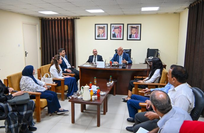 الدكتور الحياري يؤكد أهمية تطوير المهارات اللغوية لدى طلبة الجامعة الهاشمية