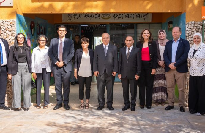 وزير التربية والتعليم والرئيس التنفيذي لأورنج الأردن يزوران مدرسة تابعة لبرنامج “المدارس الرقمية” الأول من نوعه في المملكة