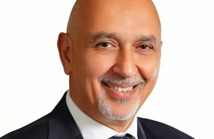 الموافقة على تعيين أ.د. أحمد حمدان رئيسا لجامعة عمان الأهلية