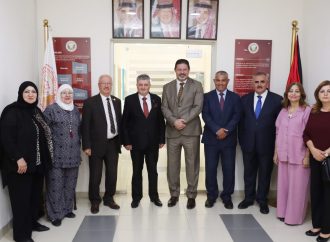 رئيس الجامعة الأميركية يلتقي وفد جمعية عَون الثقافية الوطنية