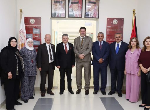 رئيس الجامعة الأميركية يلتقي وفد جمعية عَون الثقافية الوطنية
