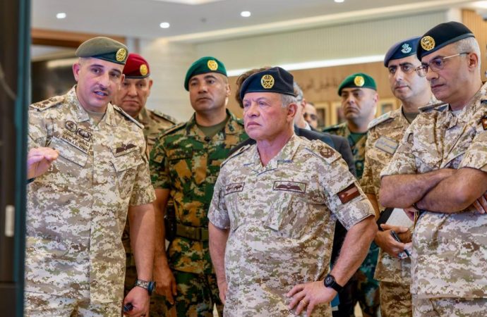 الملك يطلع على تطوير القدرات العملياتية والتدريبية للقوات المسلحة