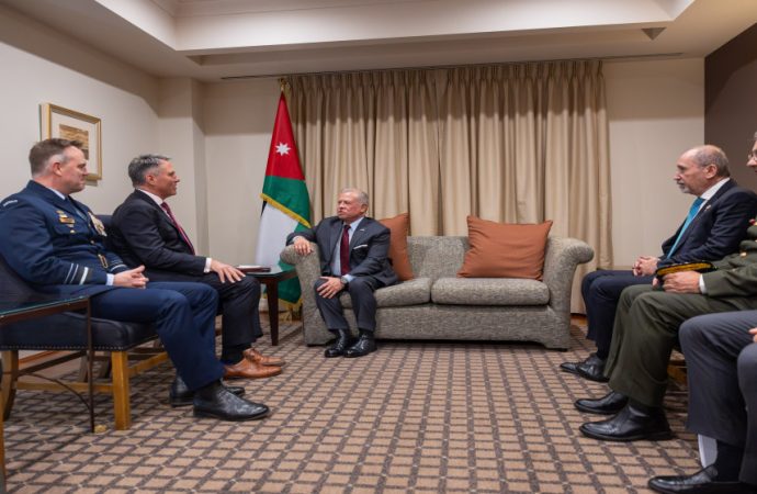 الملك يلتقي وزير الدفاع الأسترالي لبحث توطيد التعاون في المجالات الدفاعية والأمنية