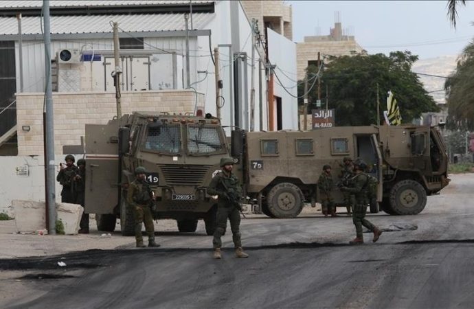 إسرائيل تصدر أوامر للجيش بالاستعداد لإغلاق الضفة بشكل كامل