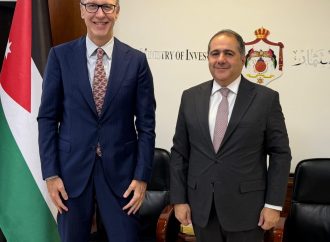 أبو غزالة يبحث مع السفير الإيطالي تعزيز الشراكات الاستثمارية بين البلدين