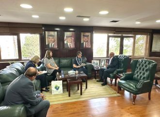 وزير المياه والري يبحث مع وزيرة الزراعة والغابات الفنلندية تعزيز التعاون في إدارة المياه والتكيف المناخي