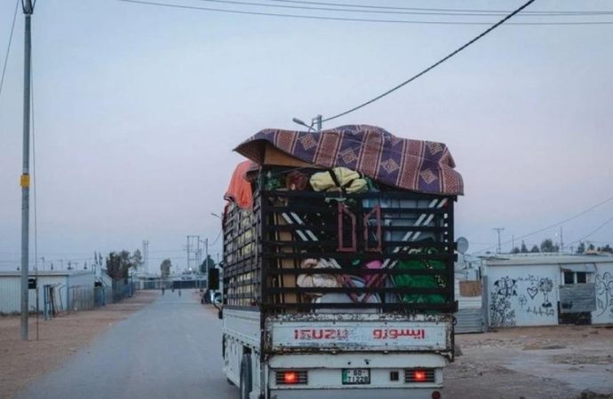 355 دينارا مساعدة إضافية للعائلات السورية العائدة من الأردن