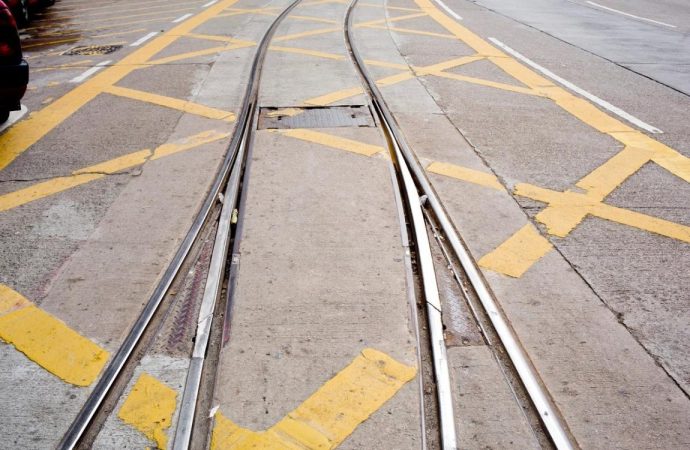 النقل البري: مشروع قطار خفيف يربط المحطة بالمطار