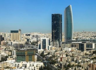 طقس لطيف الجمعة وزخات مطرية شمال المملكة