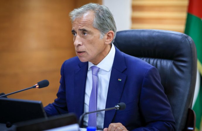 رئيس الوزراء يوجه بالتشديد على منع إدخال الأرجيلة إلى الحدائق والمرافق العامة