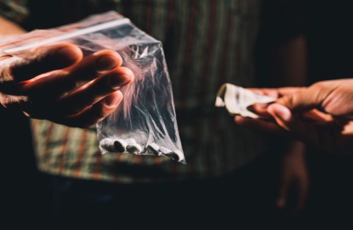 مكافحة المخدرات تتعامل مع 101 قضية كريستال خلال الأسبوع الـ 10 من حملتها