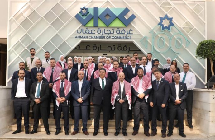 تجارة عمّان تنظم وقفة تضامنية مع شهداء الكرك وتشيد بجهود الأجهزة الأمنية في القبض على منفذي الجريمة الإرهابية