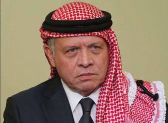 الملك يعزي الملك سلمان وولي عهده بضحايا الاعتداءات على المطارات السعودية